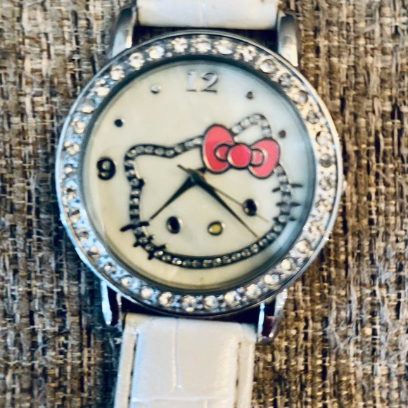 Hello Kitty White and Rhinestone watch - Picture 2 of 3
